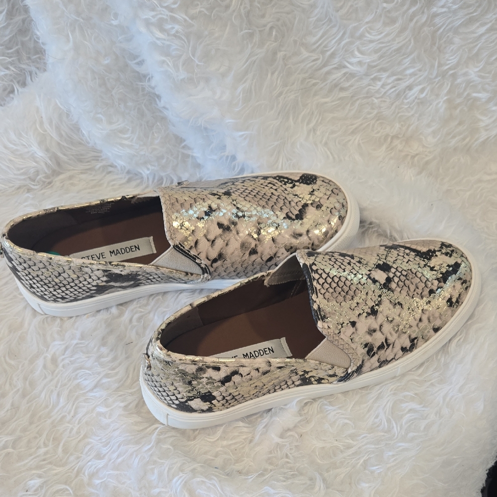 Steve Madden Black‎ and Cream Snakeskin Sneakers